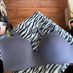 COPY - Victoria’s Secret Wireless Grey Full Support Light Padded Bra Size 38DD.